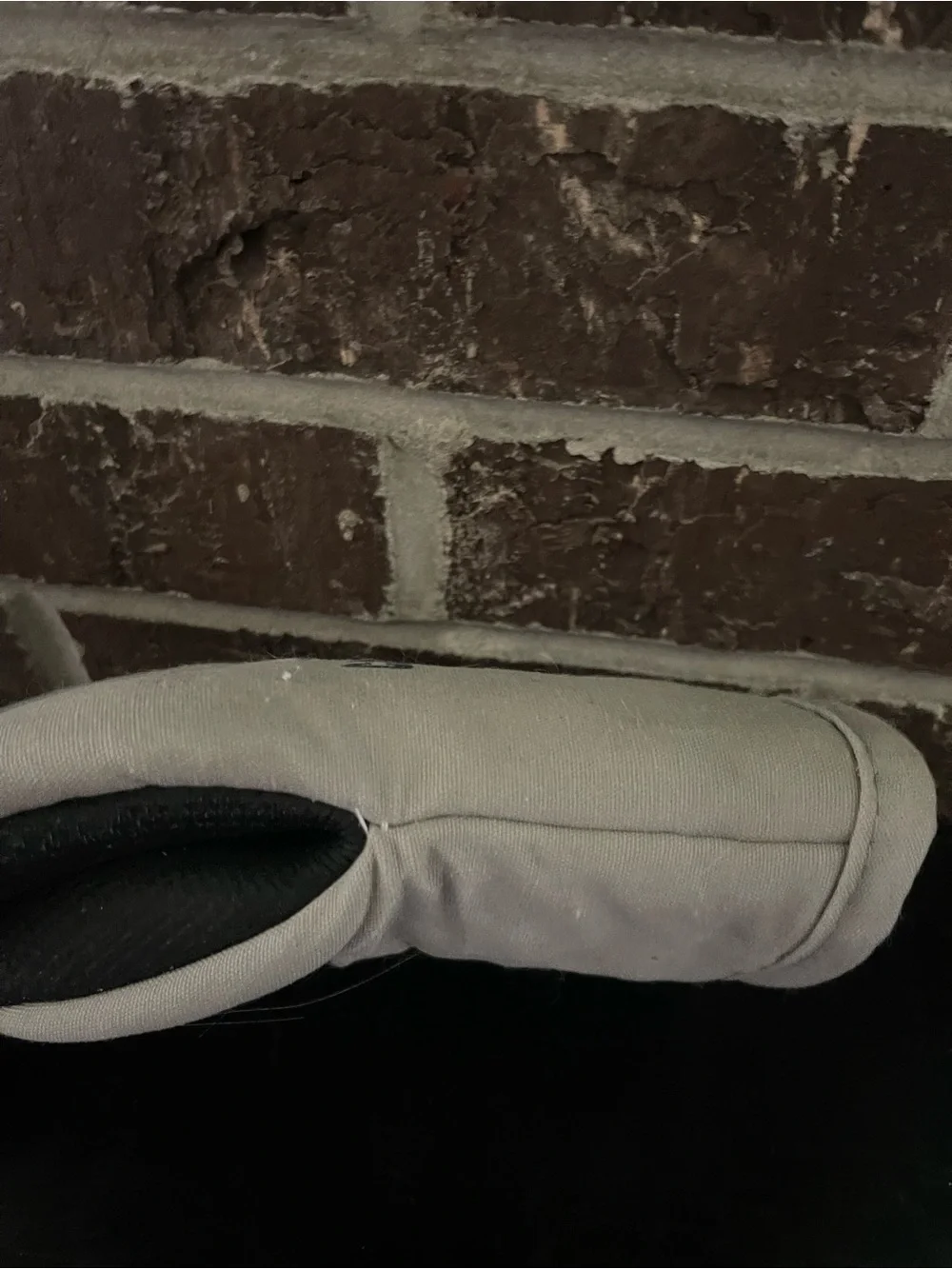 Carbone Fine Food oven mitt